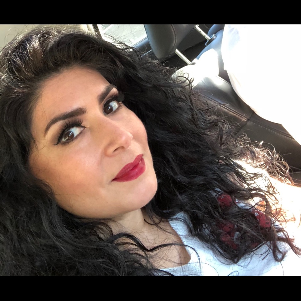 Meet your Posher, Raquel